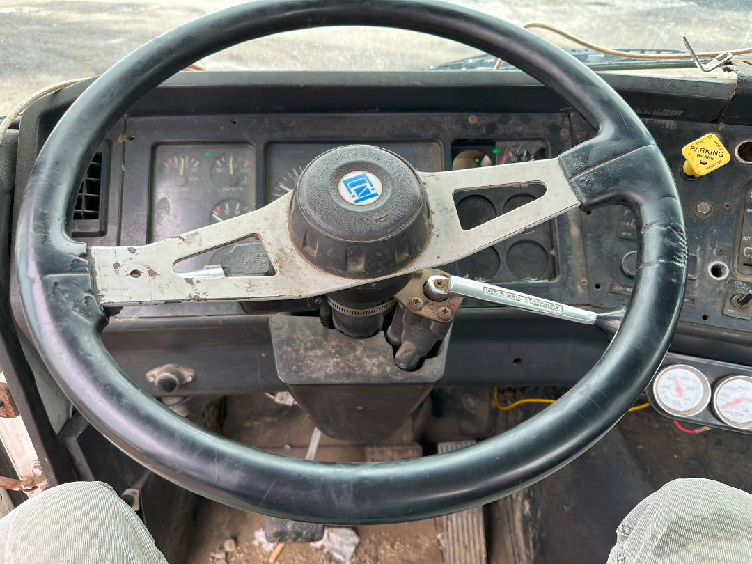 1996 VOLVO WG - Image 9